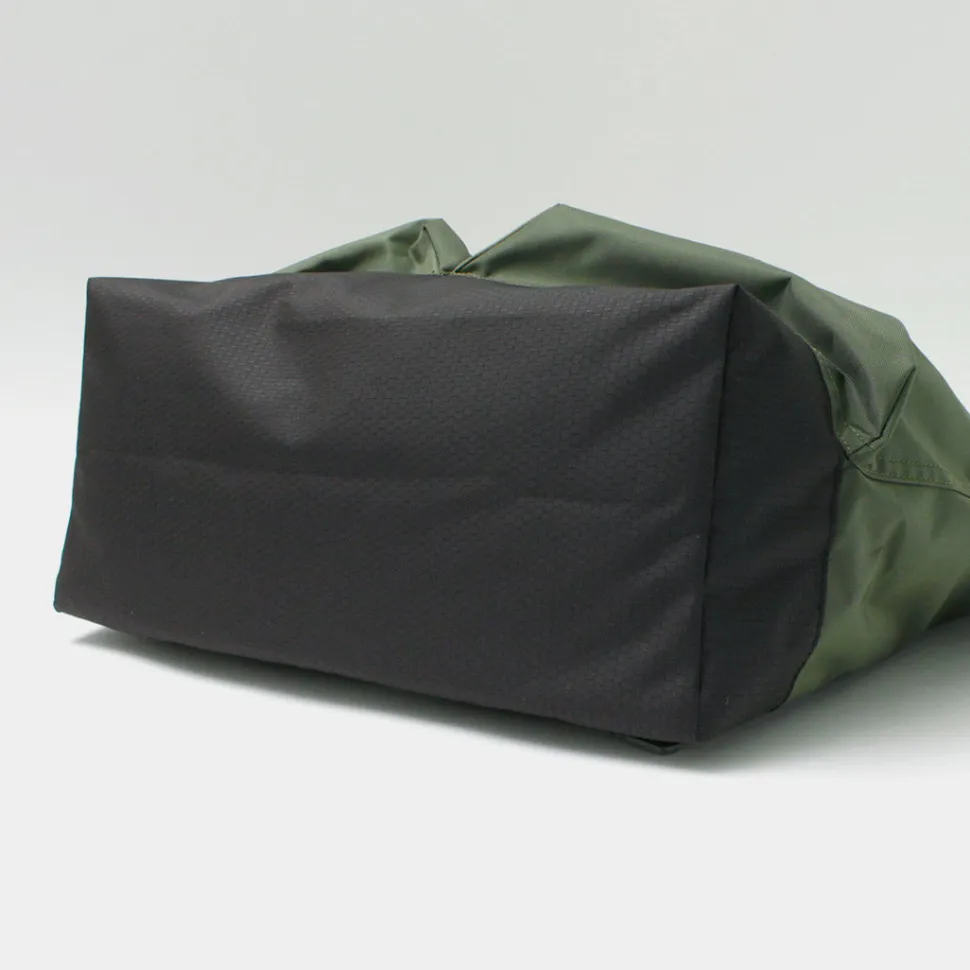 F/CE. / Lightweight courier shoulder bag