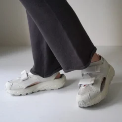 HI-TEC / East End Port Sandals