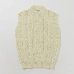 OLD DERBY KNITWEAR / Cable Turtle Slipover